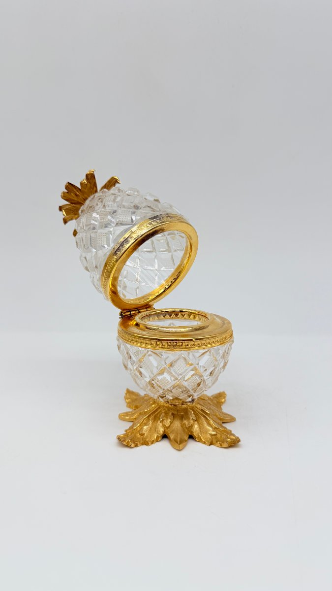 Rare boîte en cristal taillé en forme d’ananas à monture en bronze doré, vers 1830-photo-2