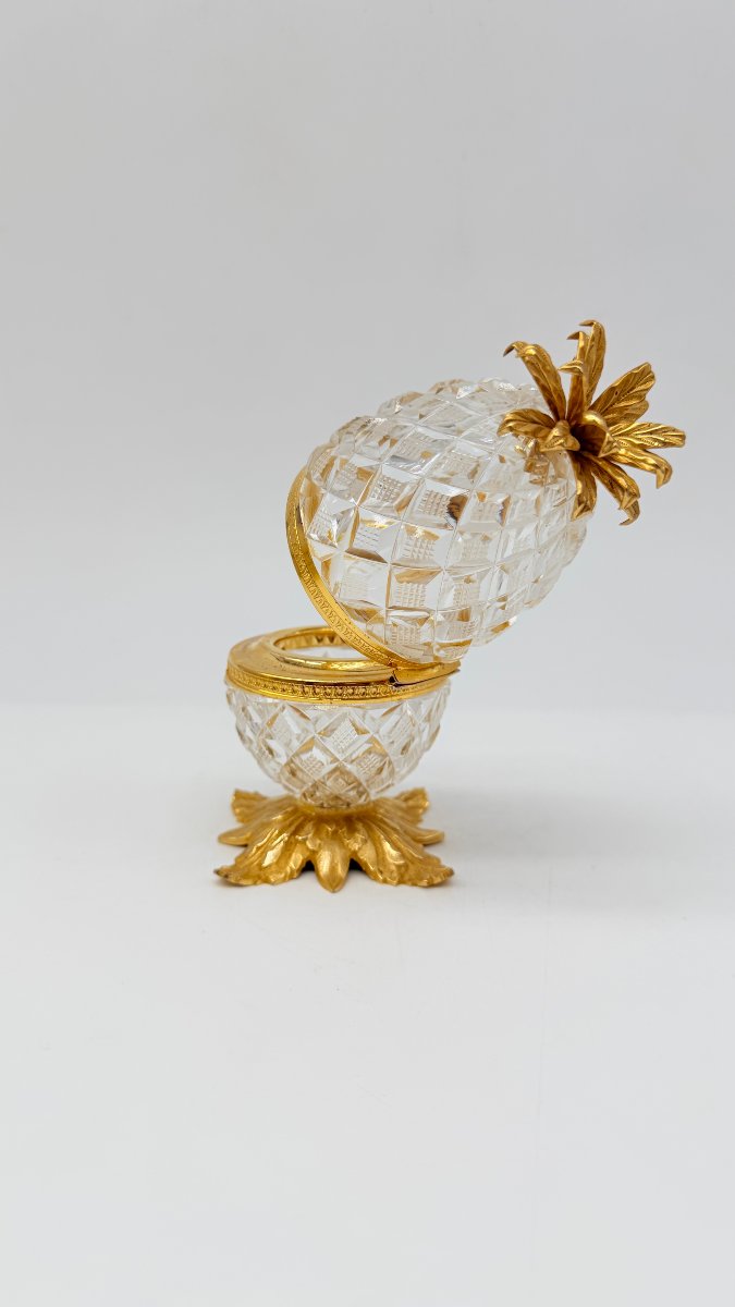 Rare boîte en cristal taillé en forme d’ananas à monture en bronze doré, vers 1830-photo-4