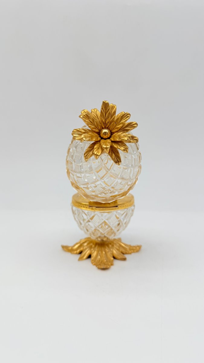 Rare boîte en cristal taillé en forme d’ananas à monture en bronze doré, vers 1830-photo-1