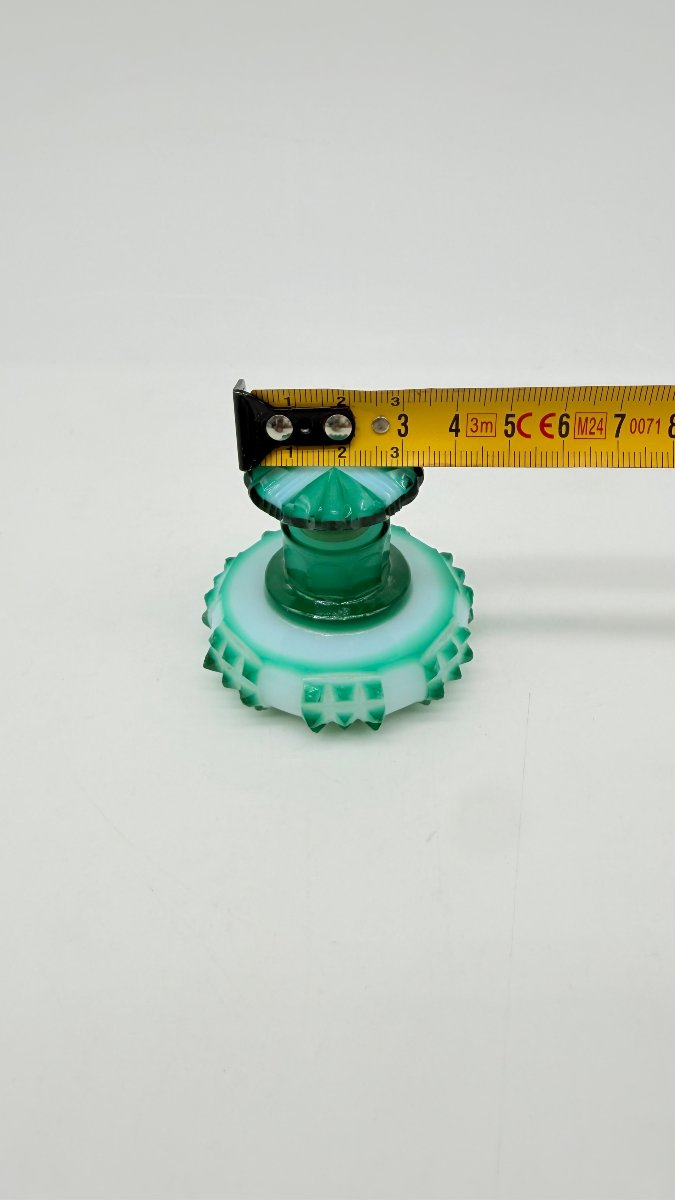 A Bohemian White Opaline And Emerald-green Overlay Cut-glass Scent Bottle, Biedermeier Period-photo-6