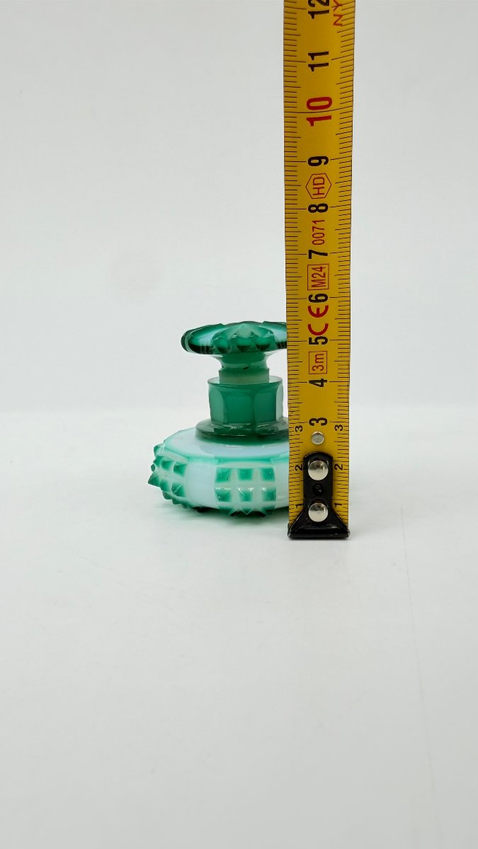 A Bohemian White Opaline And Emerald-green Overlay Cut-glass Scent Bottle, Biedermeier Period-photo-8