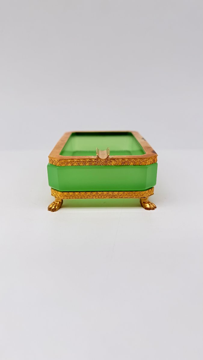 A Rectangular Chrysoprase-green Opaline Glass Ashtray With Gilt-bronze Mounts, Charles X / Loui-photo-3