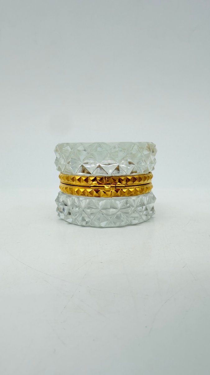Boîte couverte en cristal taillé à pointes de diamant et bronze doré, fin XIXe siècle