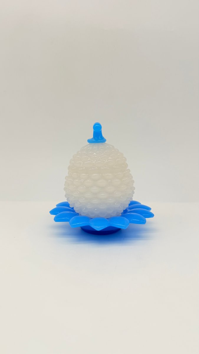 Baccarat, boite couverte en opaline blanche et bleue formant ananas. -photo-3