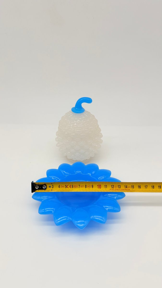 Baccarat, boite couverte en opaline blanche et bleue formant ananas. -photo-7