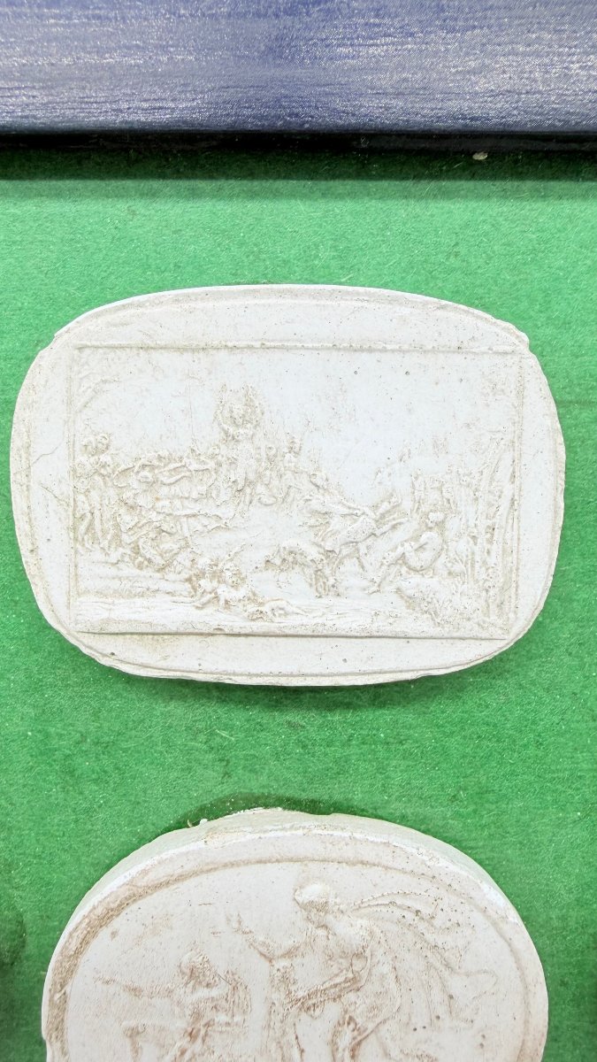  Ensemble de douze empreintes d'intailles en plâtre moulé, Italie XIXe siècle-photo-3