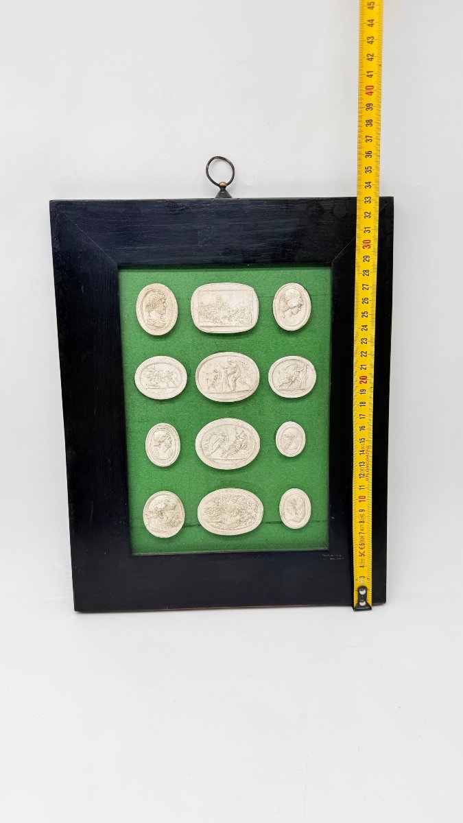  Ensemble de douze empreintes d'intailles en plâtre moulé, Italie XIXe siècle-photo-8