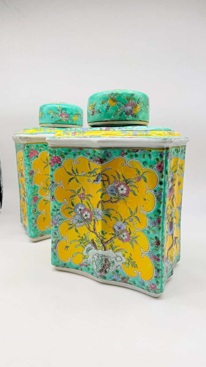 Pair Of Covered Famille Jaune Porcelain Vases, China, Apocryphal Kangxi Mark-photo-2