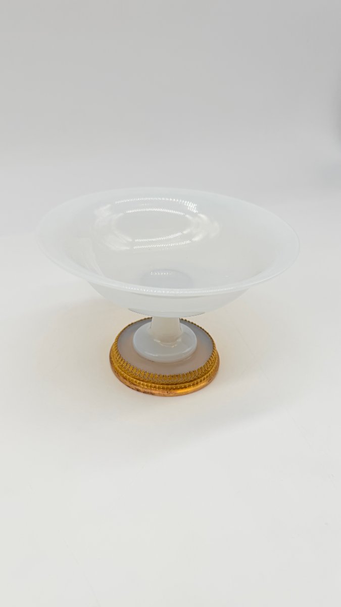 Coupe sur piédouche en opaline blanche et monture en bronze doré, époque Charles X -photo-4