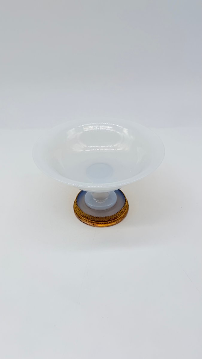 Coupe sur piédouche en opaline blanche et monture en bronze doré, époque Charles X -photo-2