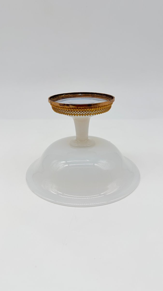 Coupe sur piédouche en opaline blanche et monture en bronze doré, époque Charles X -photo-4