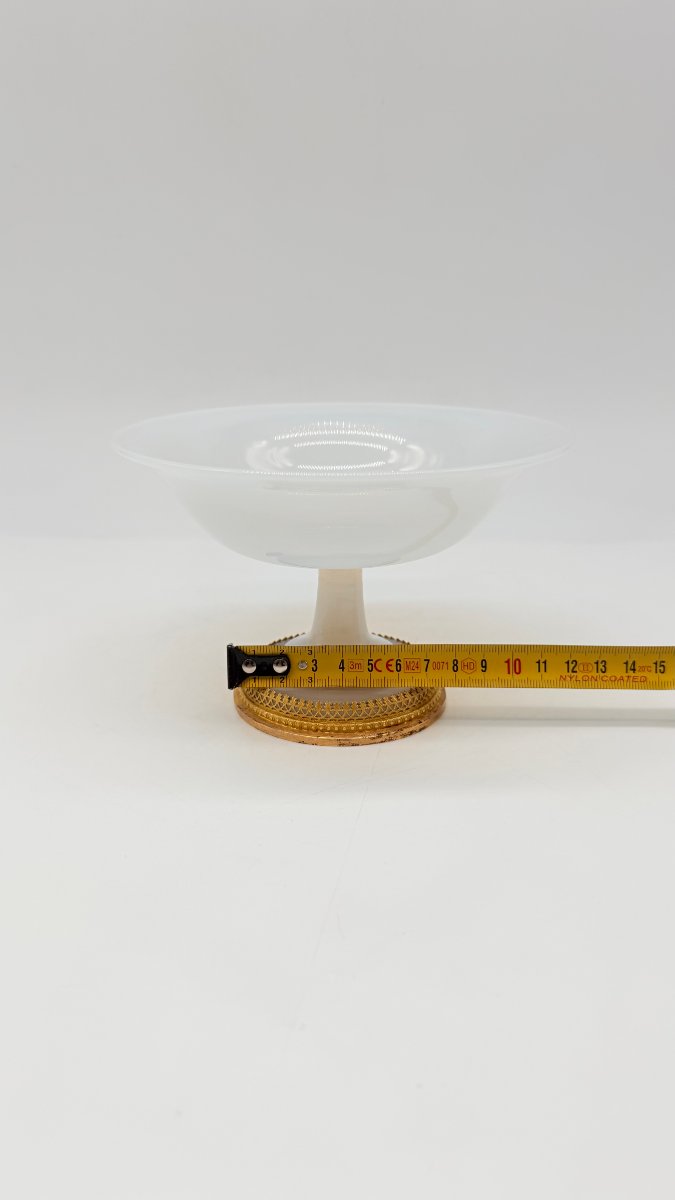 Coupe sur piédouche en opaline blanche et monture en bronze doré, époque Charles X -photo-5