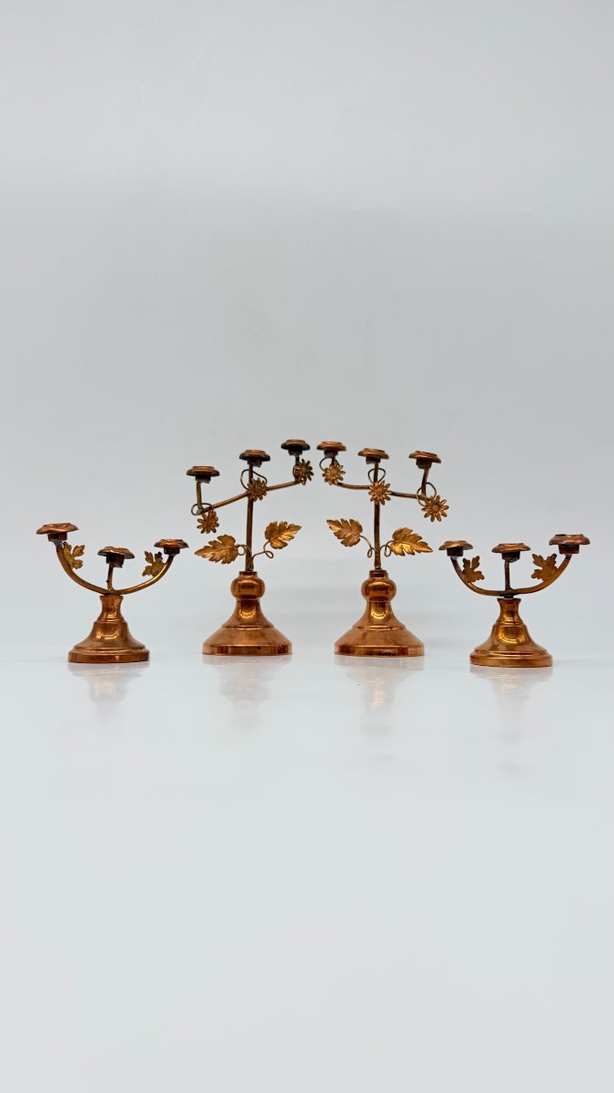 Ensemble de quatre candélabres de table en métal doré, époque Art Nouveau, vers 1900 
