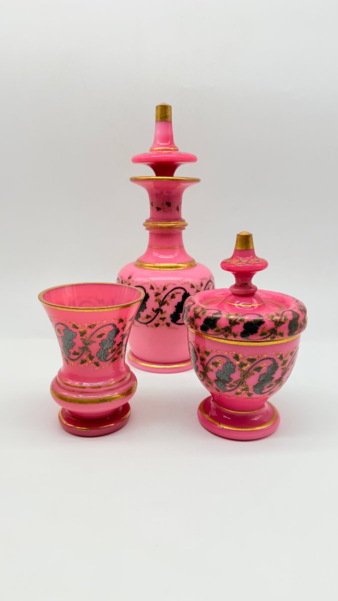 A French Pink And White Opaline Glass Toilette Garniture, Napoléon III Period-photo-2