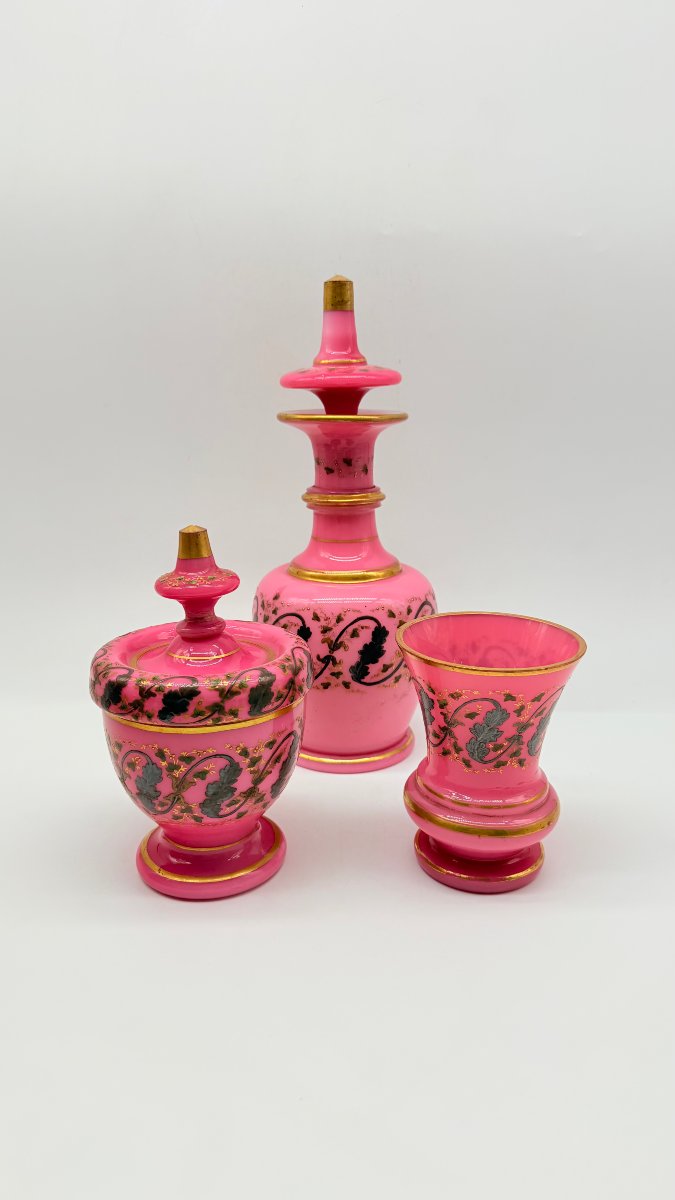 A French Pink And White Opaline Glass Toilette Garniture, Napoléon III Period-photo-3