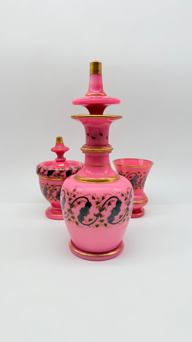 A French Pink And White Opaline Glass Toilette Garniture, Napoléon III Period-photo-4