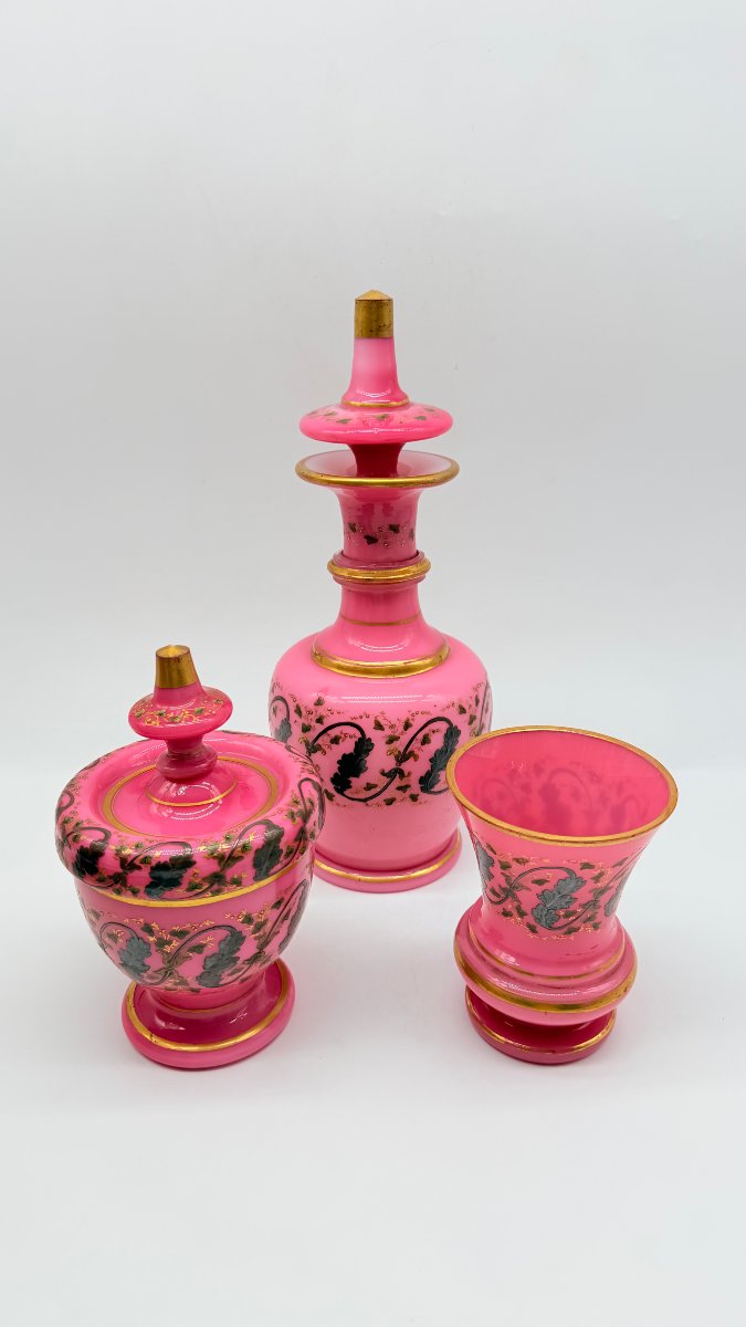 A French Pink And White Opaline Glass Toilette Garniture, Napoléon III Period-photo-2