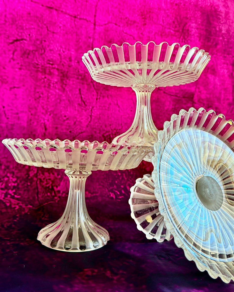 Baccarat Frosted And Molded Crystal Pedestal Bowl Set. Signed-photo-5