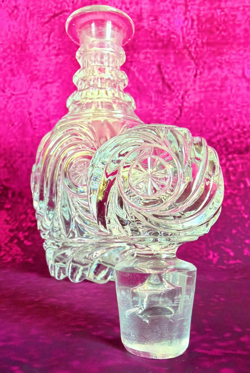 Baccarat Moulded Crystal Decanter With Swirl Decoration-photo-3