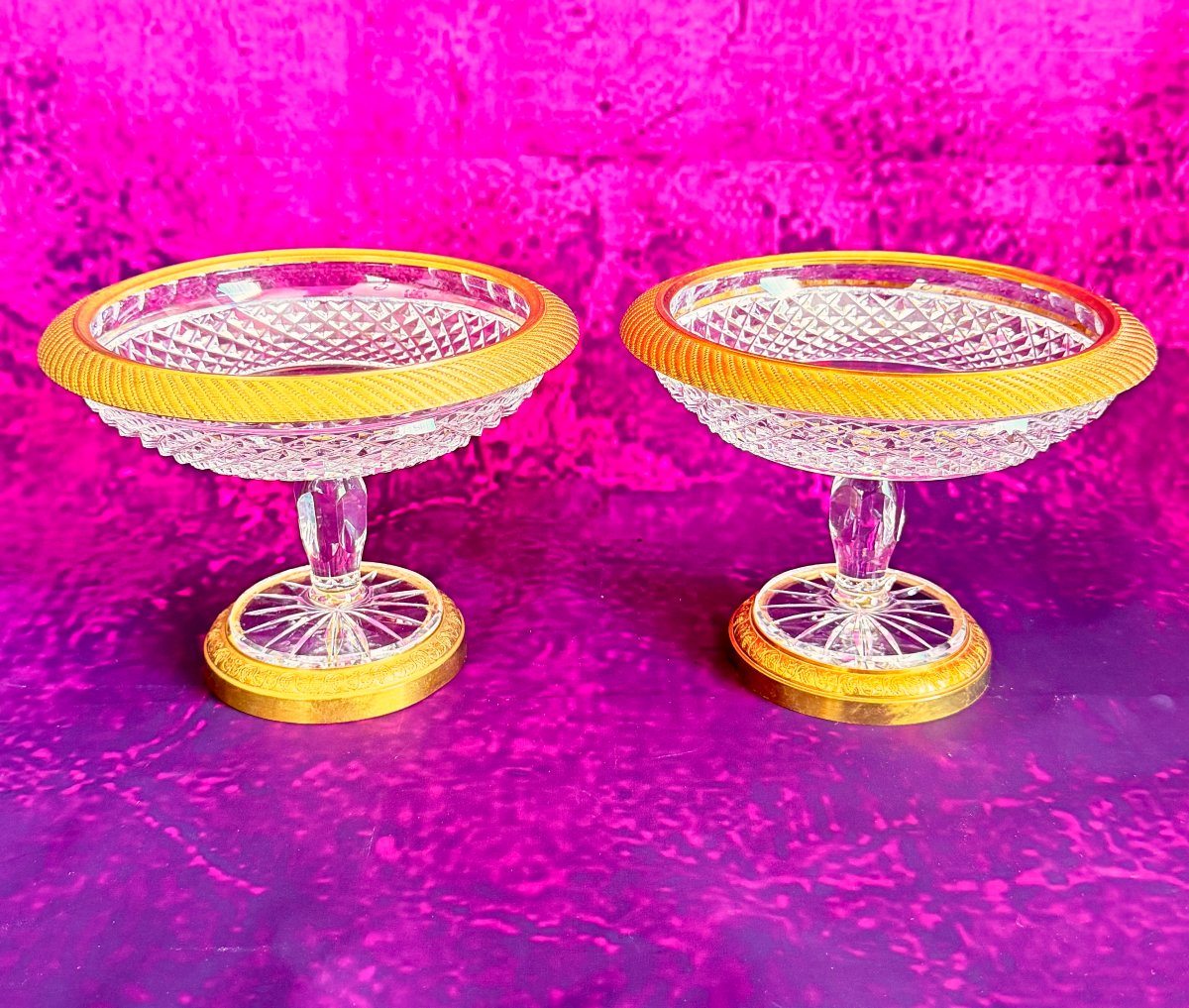 Paire de coupes en cristal taillé Baccarat Charles X avec montures en bronze doré