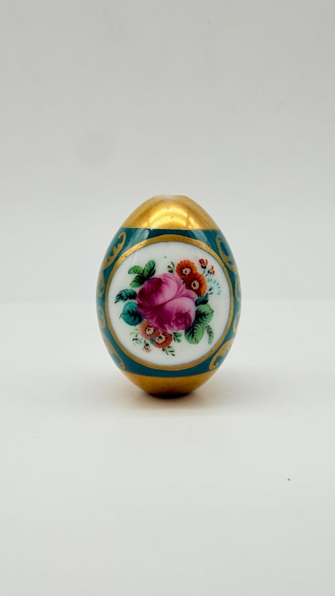 Œuf de Pâques russe en porcelaine à bouquet floral, Manufacture Impériale Russe 