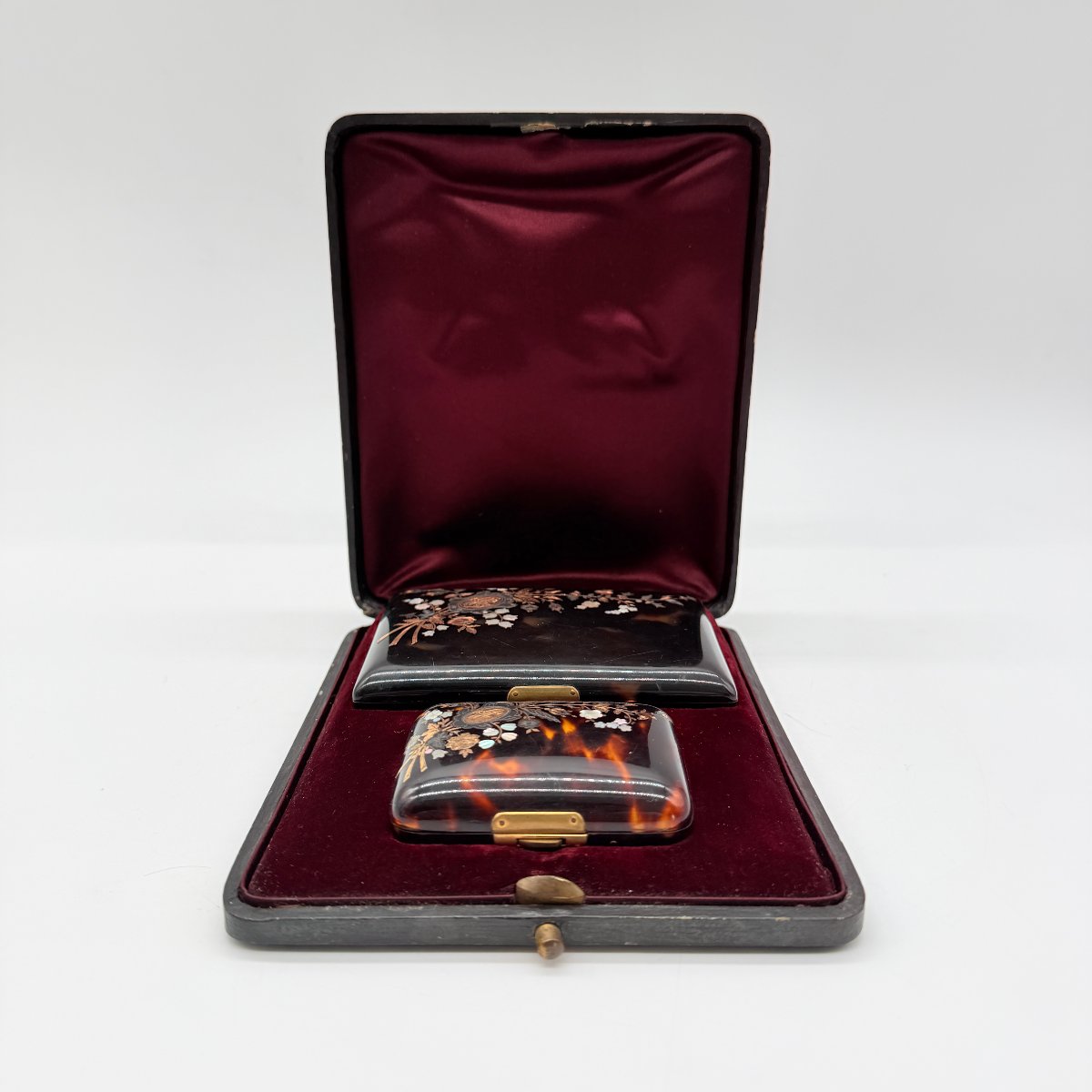 Carnet de bal et bourse en marqueterie boulle de tortue avec étui, XIXe siècle