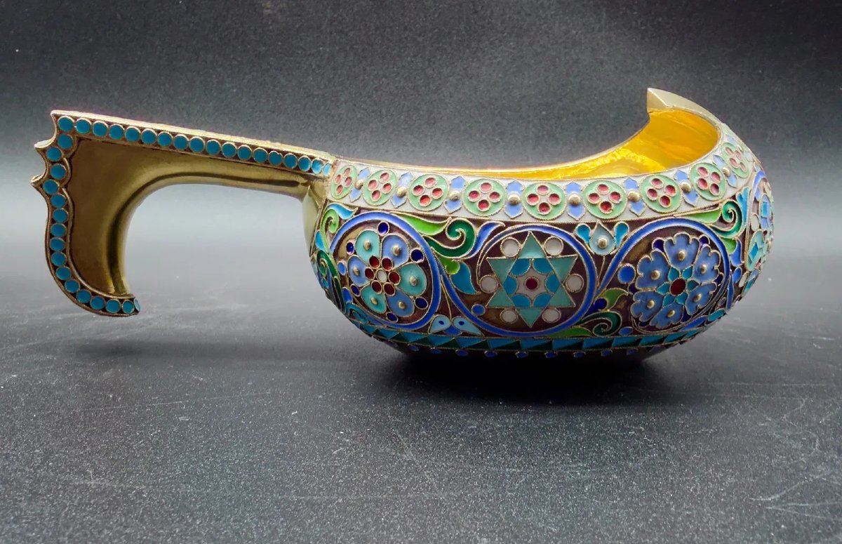 Maison Ovtchinnikov, Moscou, kovsh en vermeil et émail cloisonné polychrome, 1911-photo-1