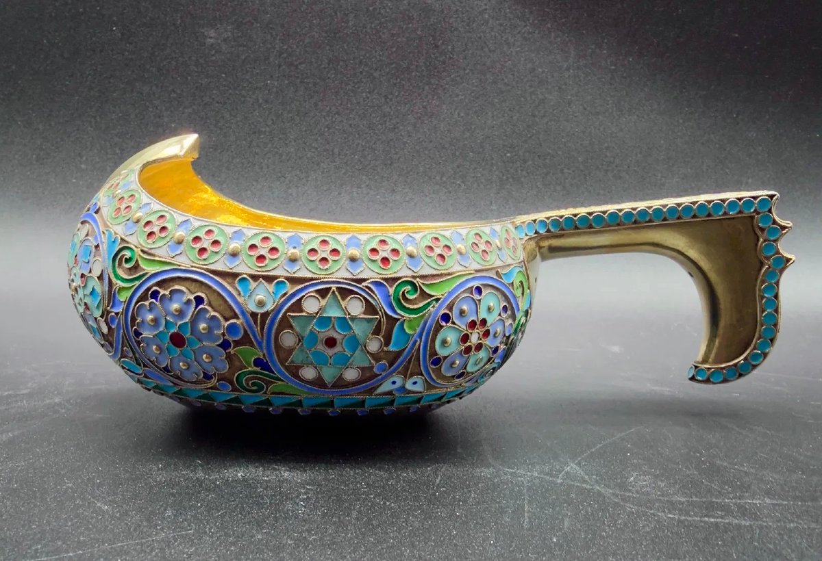 Maison Ovtchinnikov, Moscou, kovsh en vermeil et émail cloisonné polychrome, 1911
