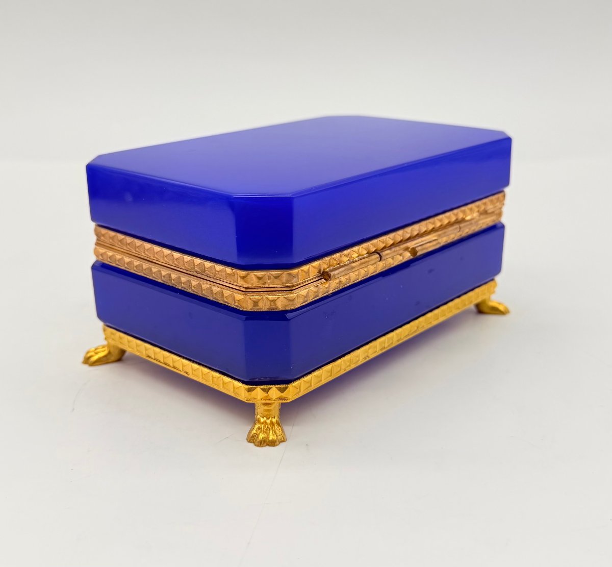 Coffret en opaline bleu cobalt et monture en bronze doré, Époque Charles X-photo-2