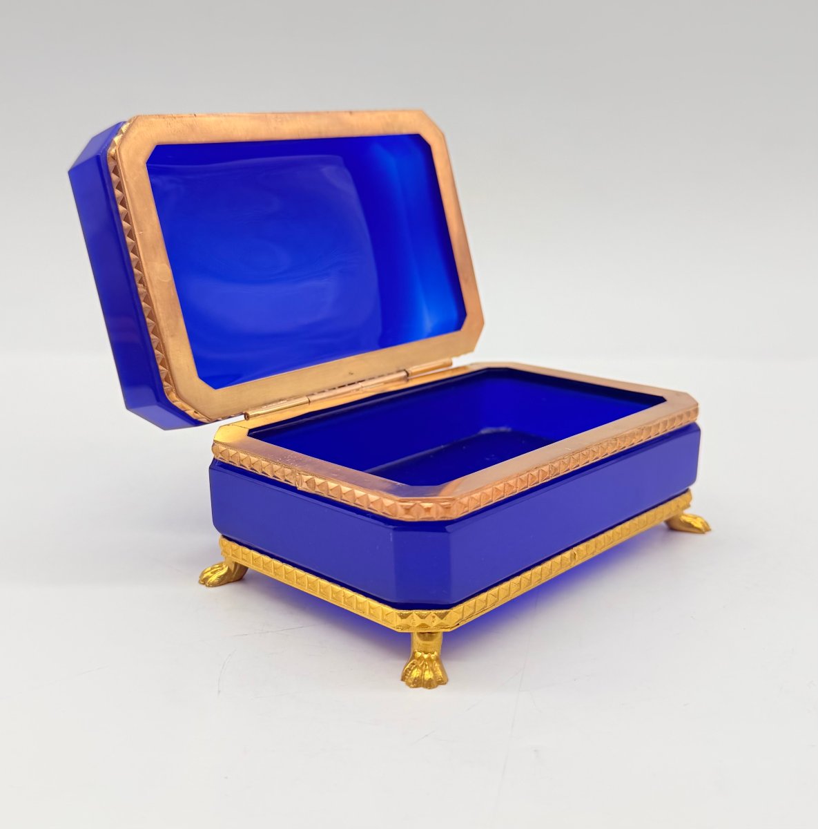 Coffret en opaline bleu cobalt et monture en bronze doré, Époque Charles X-photo-4