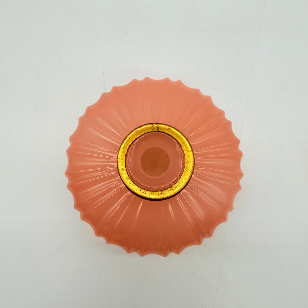 FLACON DE TOILETTE EN OPALINE COULEUR PÊCHE ET MONTURE EN LAITON DORÉ, ÉPOQUE CHARLES X   -photo-2