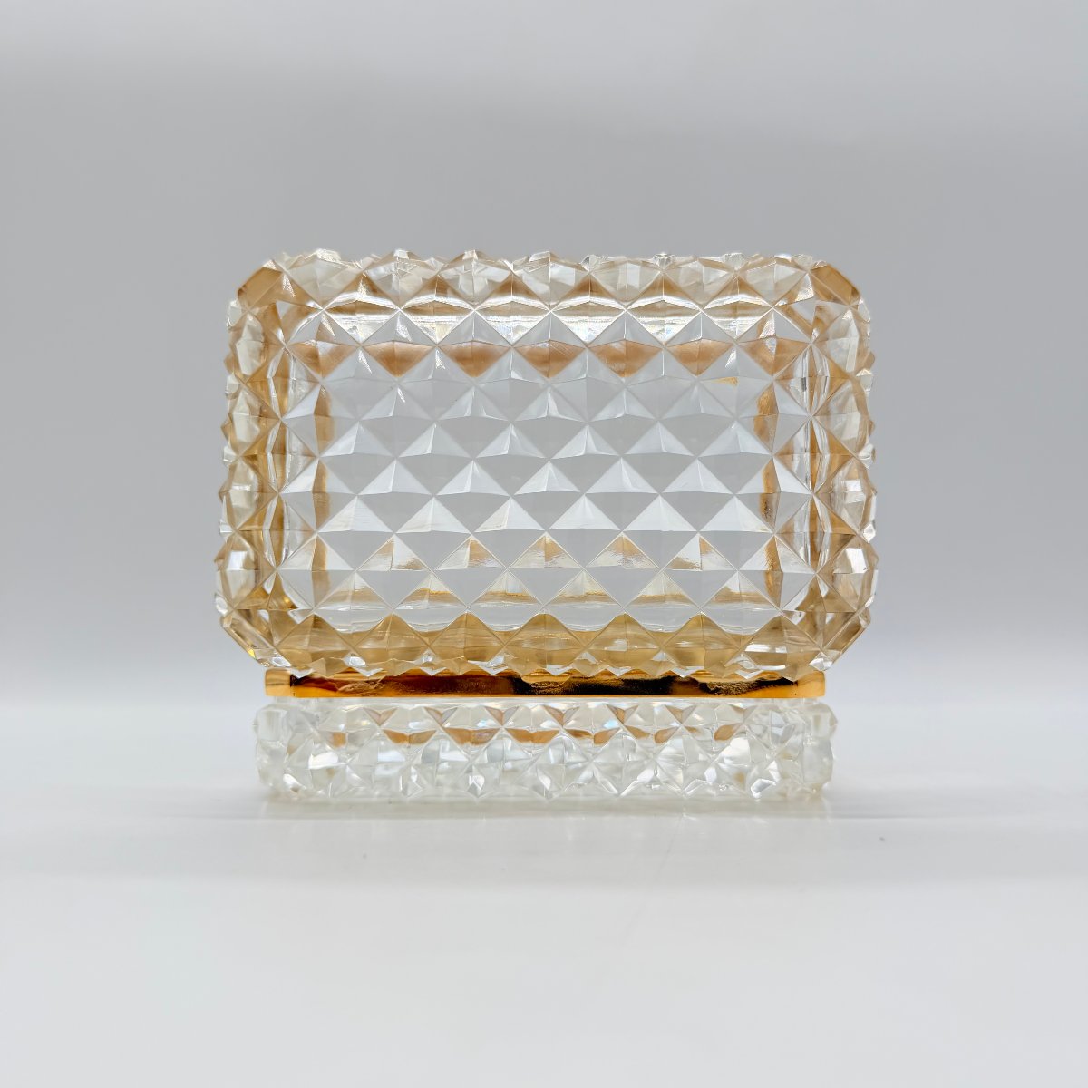 COFFRET EN CRISTAL MOULÉ À POINTE DE DIAMANT ET LAITON DORÉ, ÉPOQUE CHARLES X  -photo-5