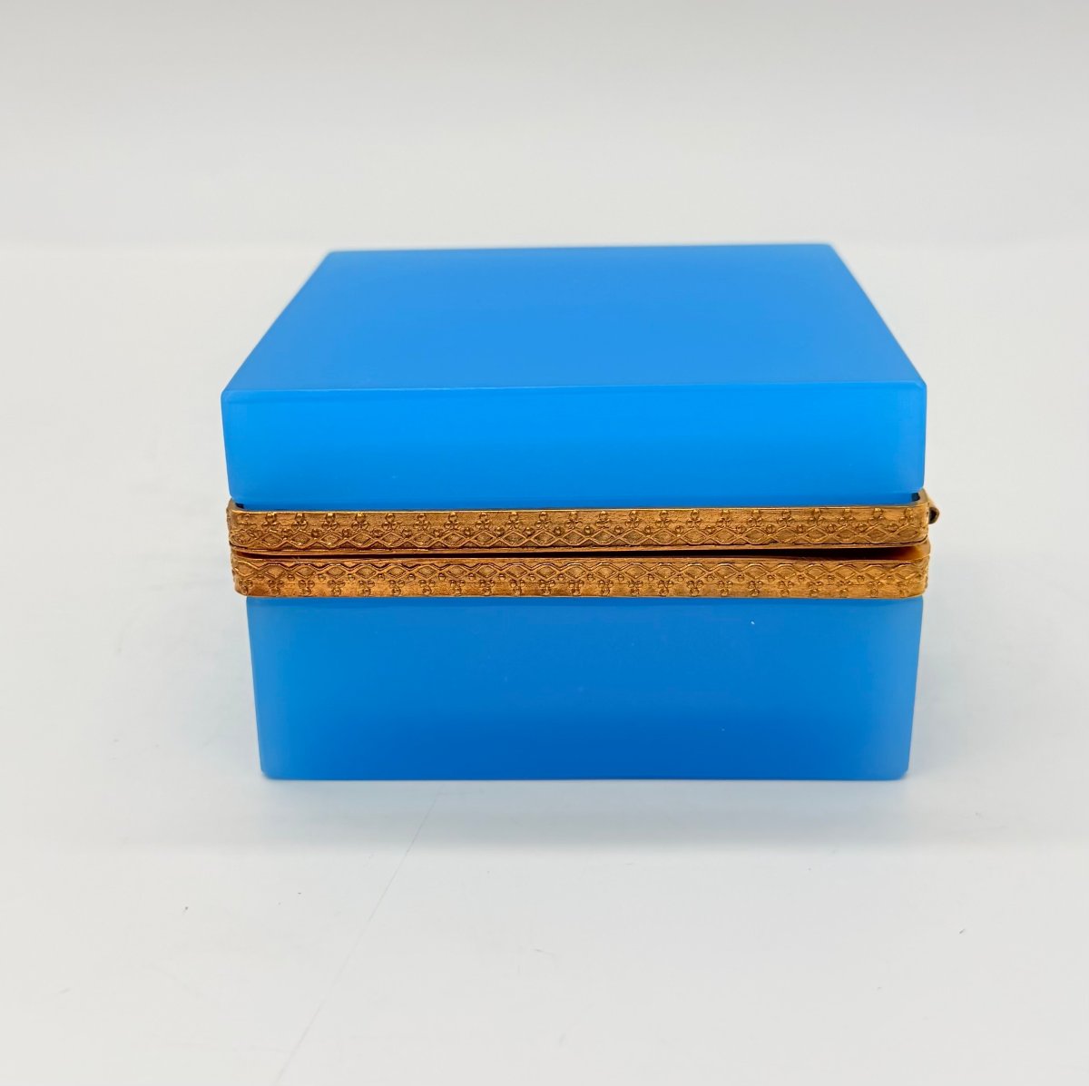 French Charles X Turquoise Blue Opaline Glass And Gilt-brass Box, Circa 1820-1830 -photo-4