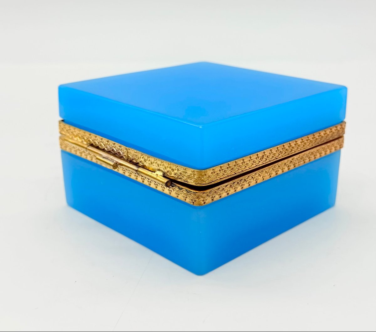 French Charles X Turquoise Blue Opaline Glass And Gilt-brass Box, Circa 1820-1830 -photo-3