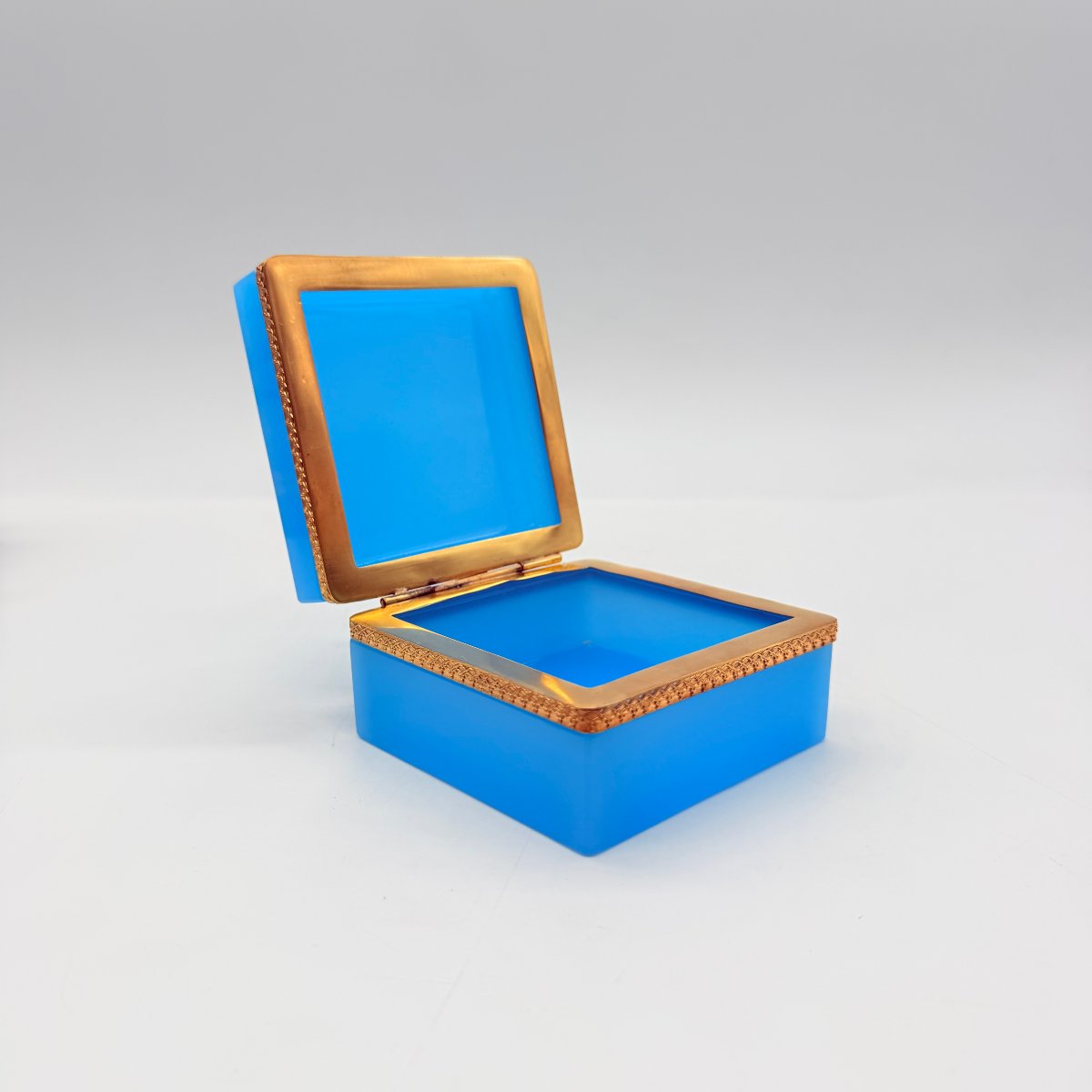 French Charles X Turquoise Blue Opaline Glass And Gilt-brass Box, Circa 1820-1830 -photo-5