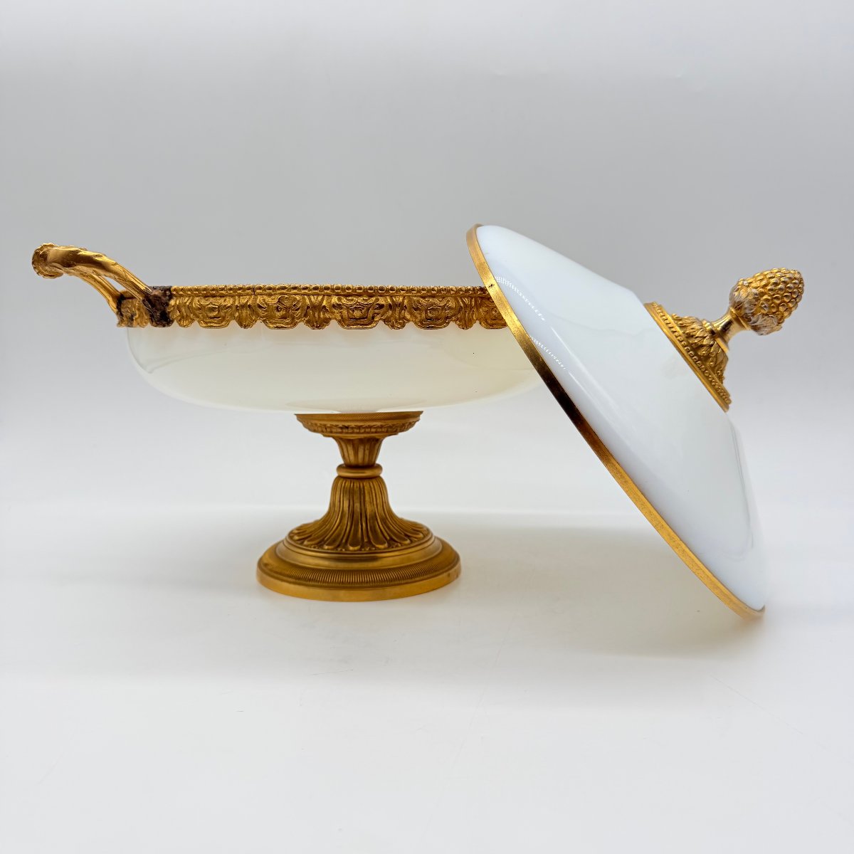 French 19th-century Mounted Opaline Glass Covered Bowl-photo-3