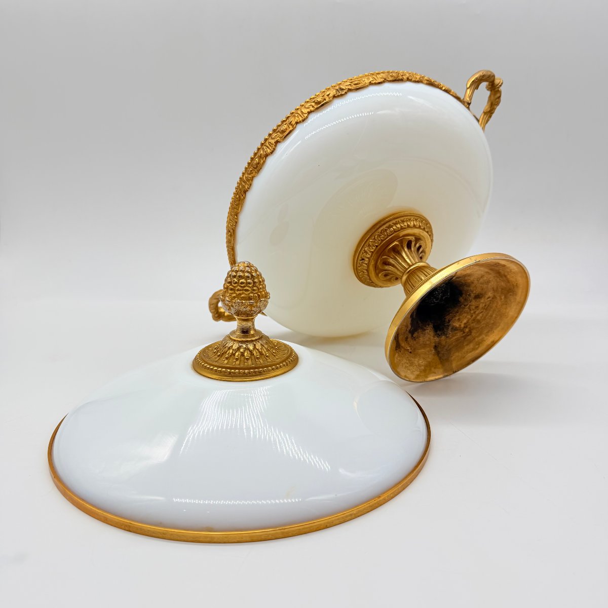 French 19th-century Mounted Opaline Glass Covered Bowl-photo-3