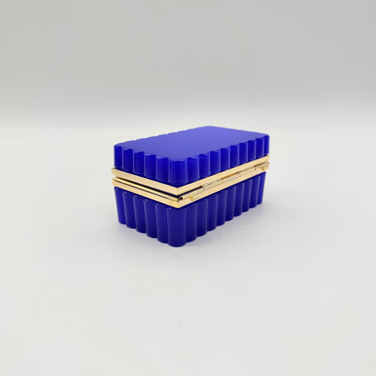 French Or Bohemian 19th-century Cobalt Blue Opaline Glass Box-photo-3