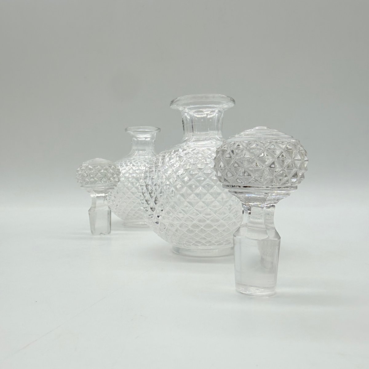 Pair Of Baccarat Late 19th / Early 20th-century Diamond-cut Crystal Scent Bottles   -photo-2
