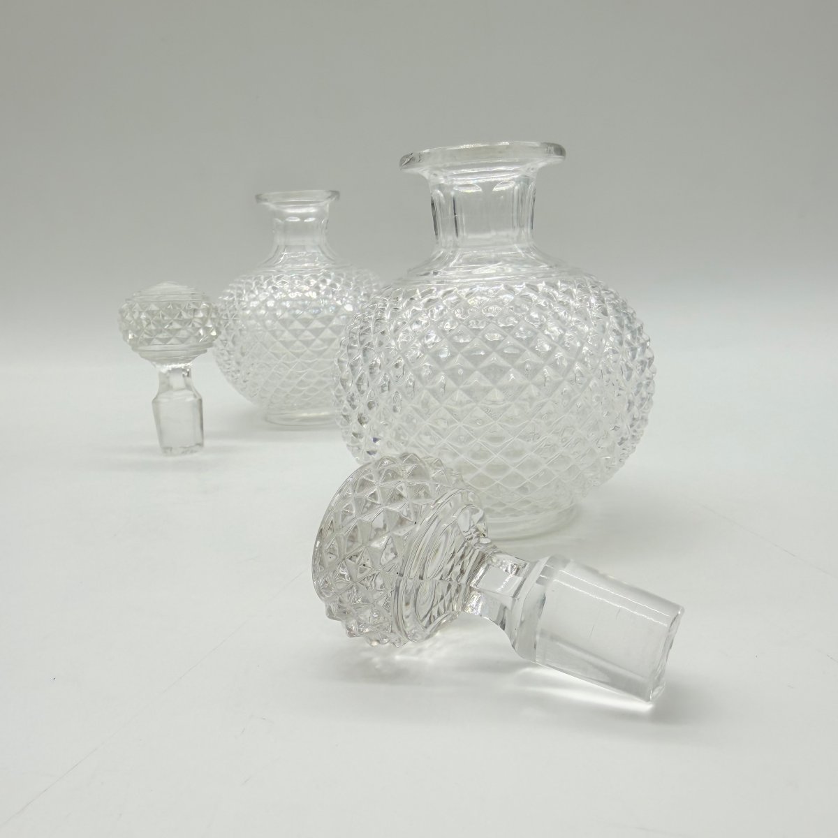 Pair Of Baccarat Late 19th / Early 20th-century Diamond-cut Crystal Scent Bottles   -photo-3