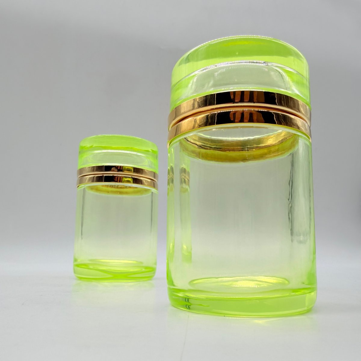 Pair Of Late 19th / Early 20th-century Uranite Glass Cylindrical Boxes-photo-2