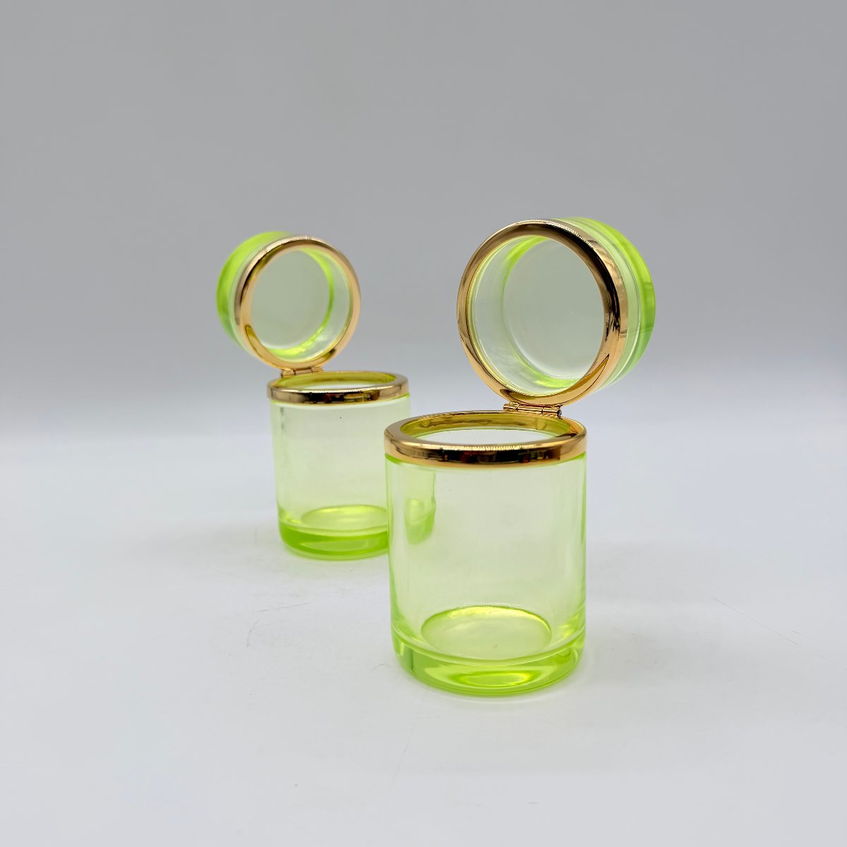 Pair Of Late 19th / Early 20th-century Uranite Glass Cylindrical Boxes-photo-3