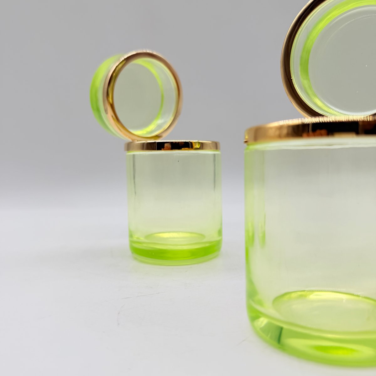 Pair Of Late 19th / Early 20th-century Uranite Glass Cylindrical Boxes-photo-4