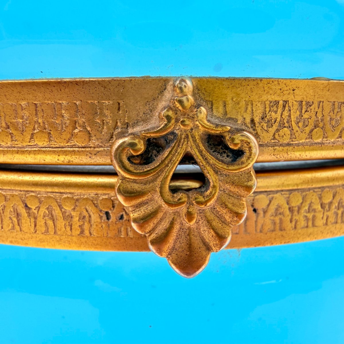 COUPE COUVERTE OU BONBONNIÈRE SUR PIÉDOUCHE EN OPALINE BLEU TURQUOISE, XIXe-photo-4