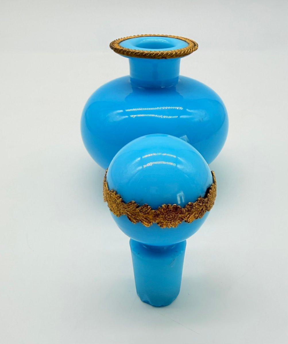 FLACON À PARFUM EN OPALINE BLEU TURQUOISE ET BRONZE DORÉ, ÉPOQUE CHARLES X / RESTAURATION-photo-2
