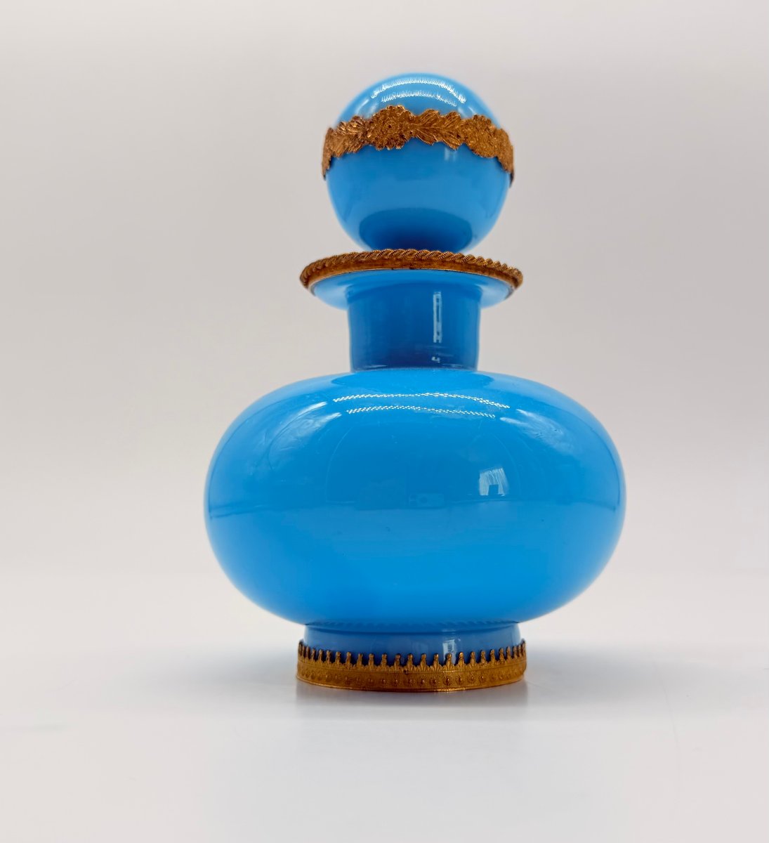 FLACON À PARFUM EN OPALINE BLEU TURQUOISE ET BRONZE DORÉ, ÉPOQUE CHARLES X / RESTAURATION-photo-2