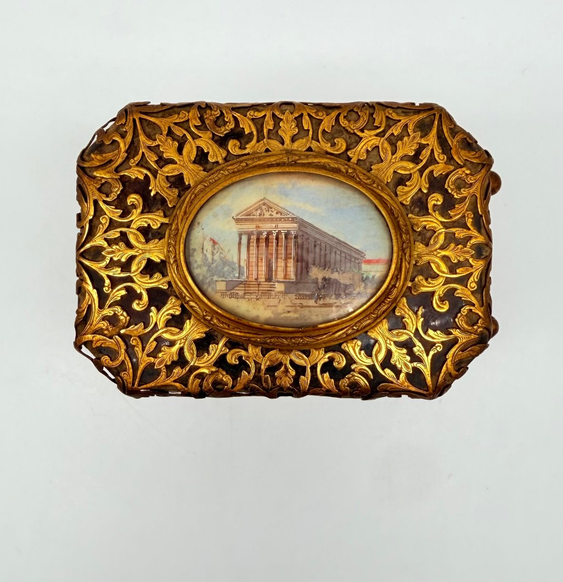 NÉCESSAIRE À PARFUM EN VERRE ROUGE RUBIS À MONTURE FILIGRANÉE ET SOUVENIRS DE PARIS, CHARLES X-photo-3