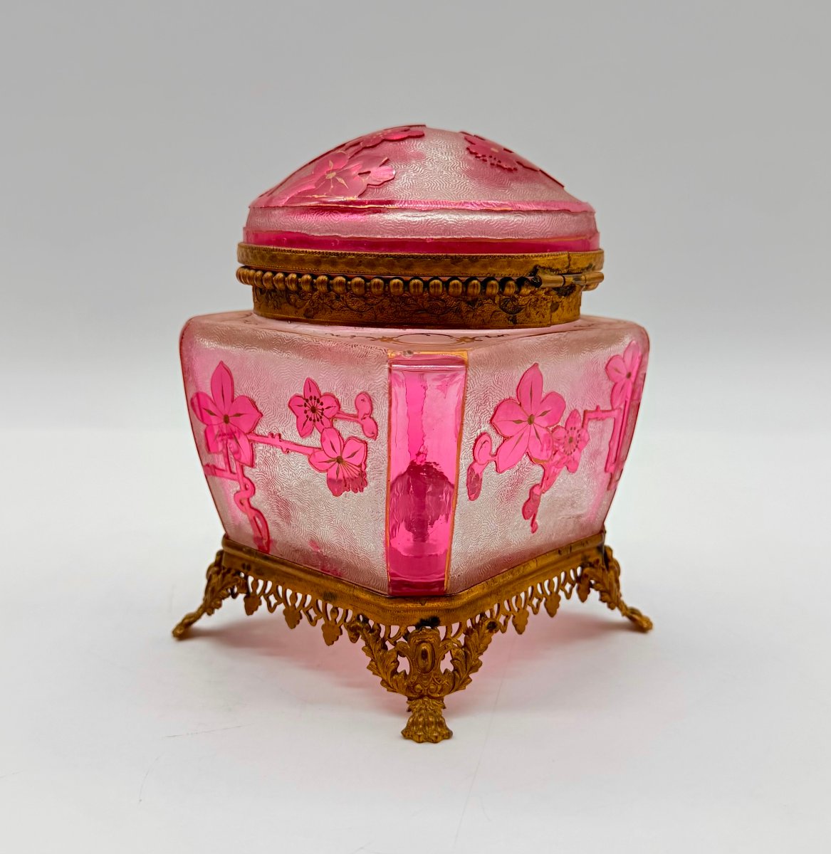 COFFRET QUADRANGULAIRE EN CRISTAL CRANBERRY GRAVÉ À DÉCOR JAPONISANT ART NOUVEAU-photo-3