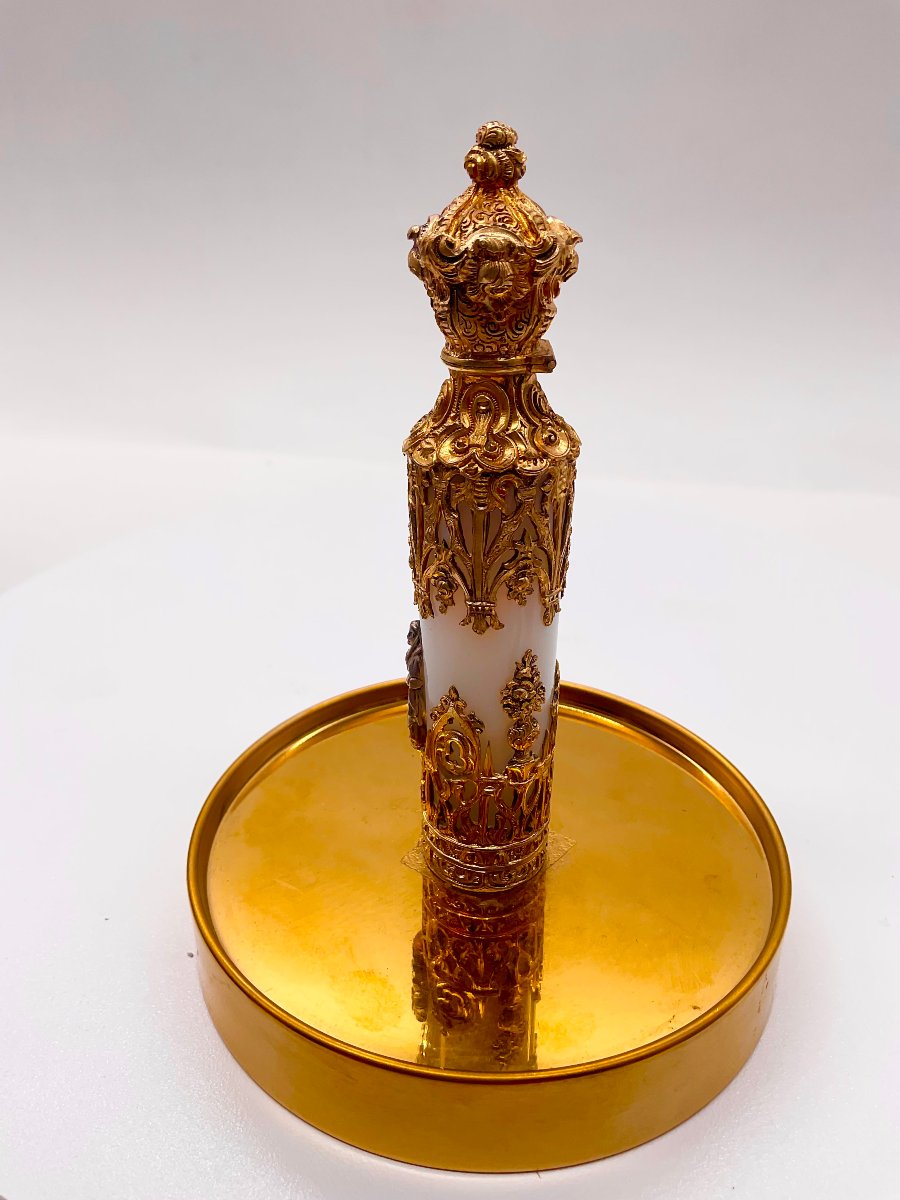 French Charles X Gilt Brass Neogothic Mounted White Opaline Chatelaine Scent Bottle-photo-2