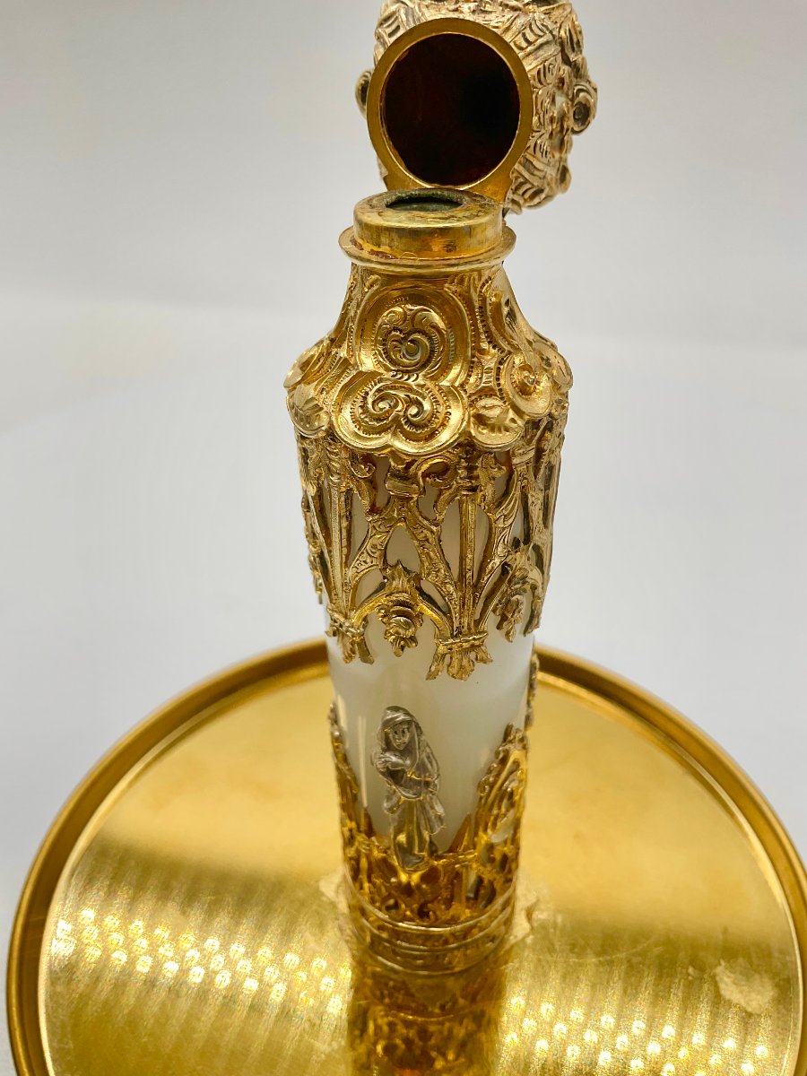 French Charles X Gilt Brass Neogothic Mounted White Opaline Chatelaine Scent Bottle-photo-2